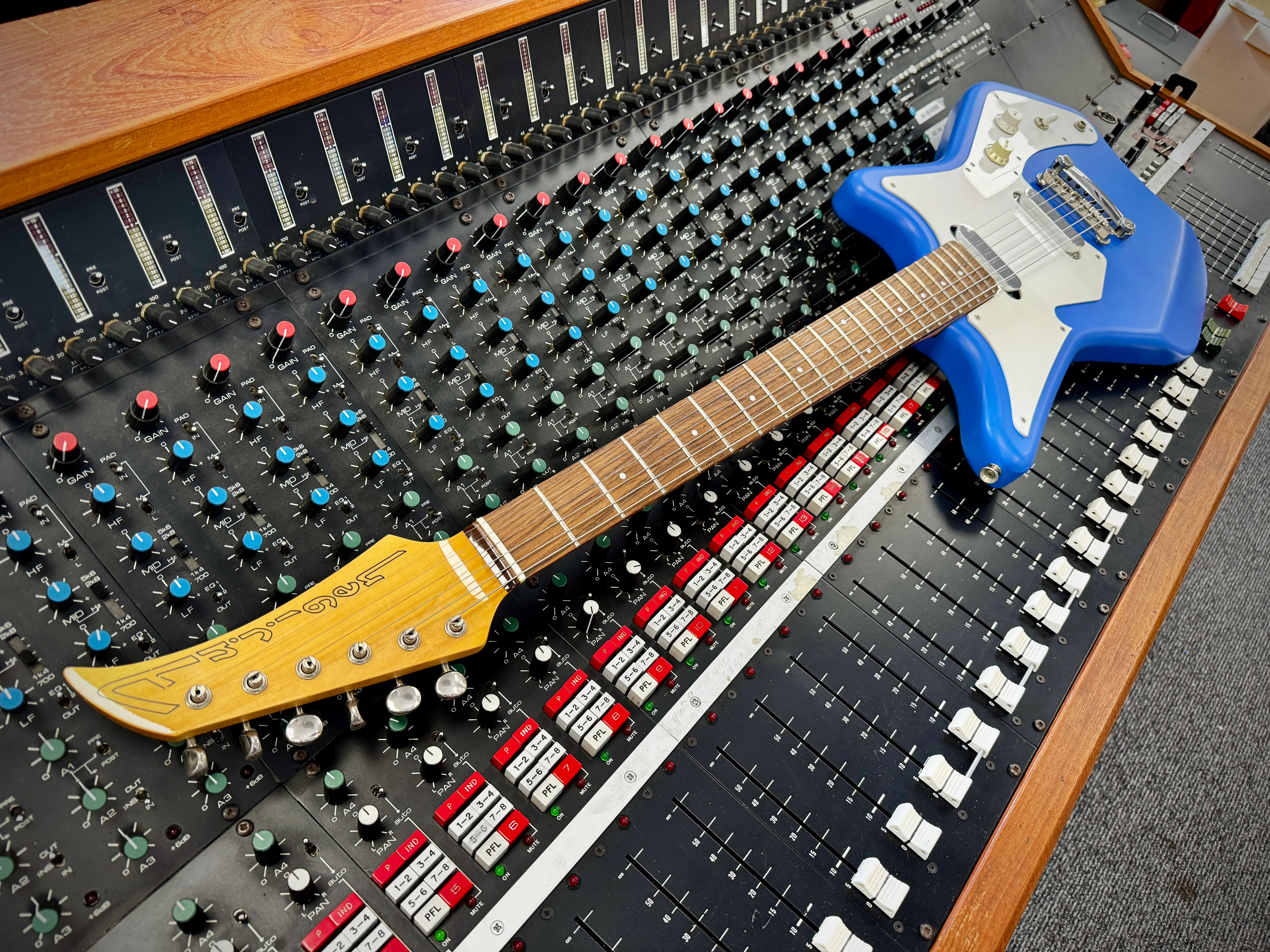 FujiGen PP4-380 Offset Electric Guitar - Image 3