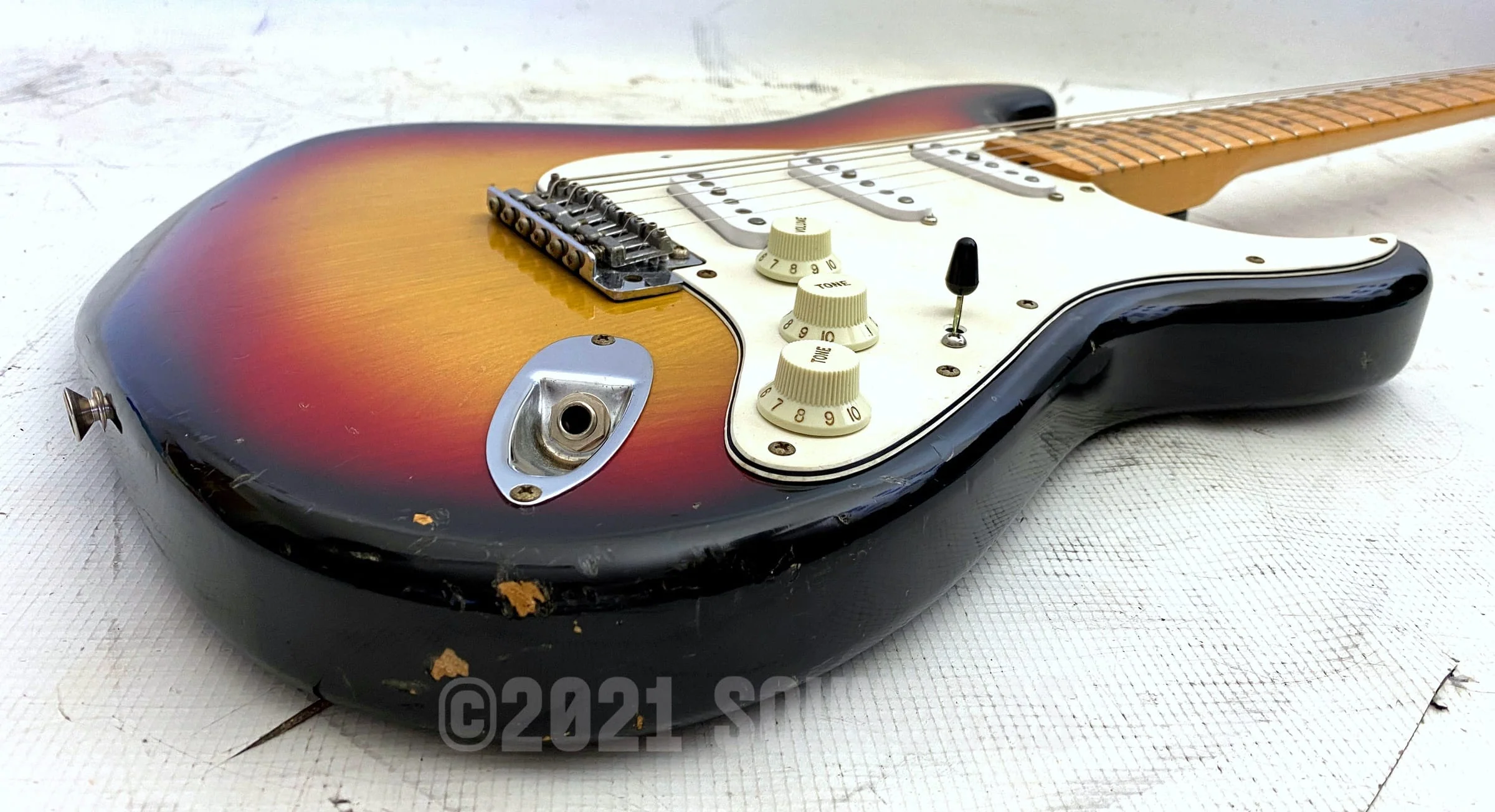 Greco Sparkle Sounds - 1977 Japanese Fender Strat - Image 10