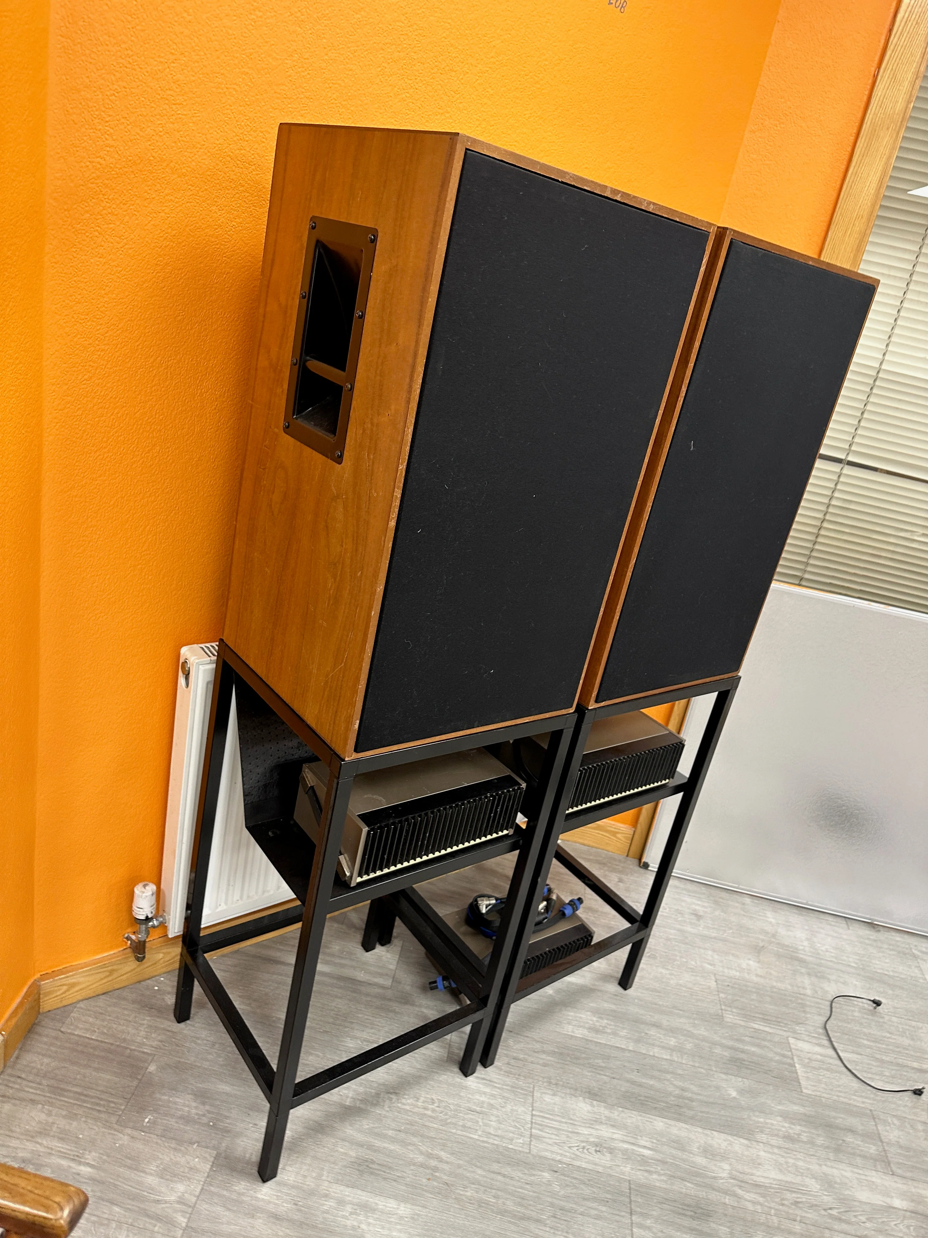 Rogers LS 5/8 Monitors, Stands & 3 Quad 405 Amps - Image 3