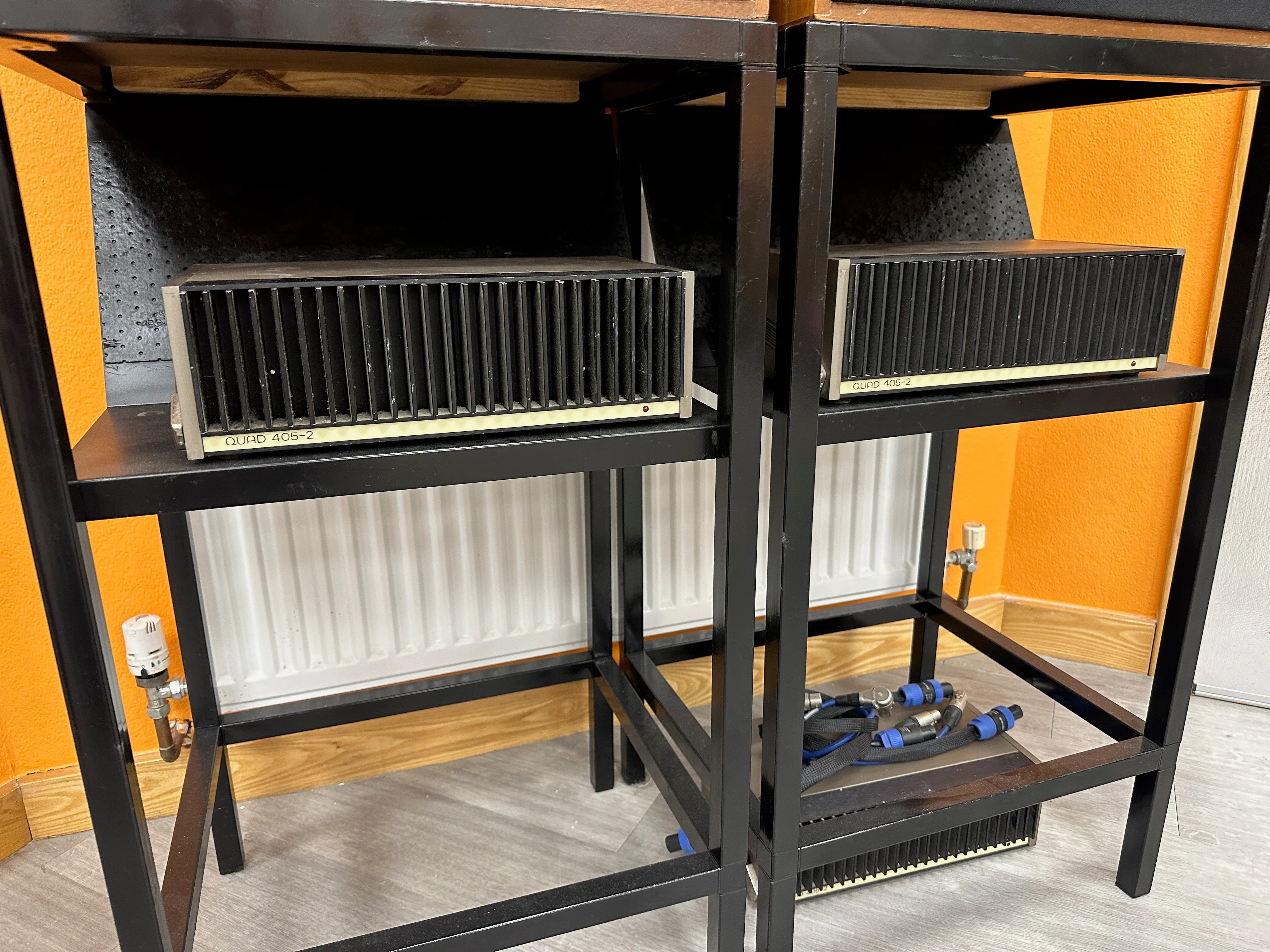 Rogers LS 5/8 Monitors, Stands & 3 Quad 405 Amps - Image 4