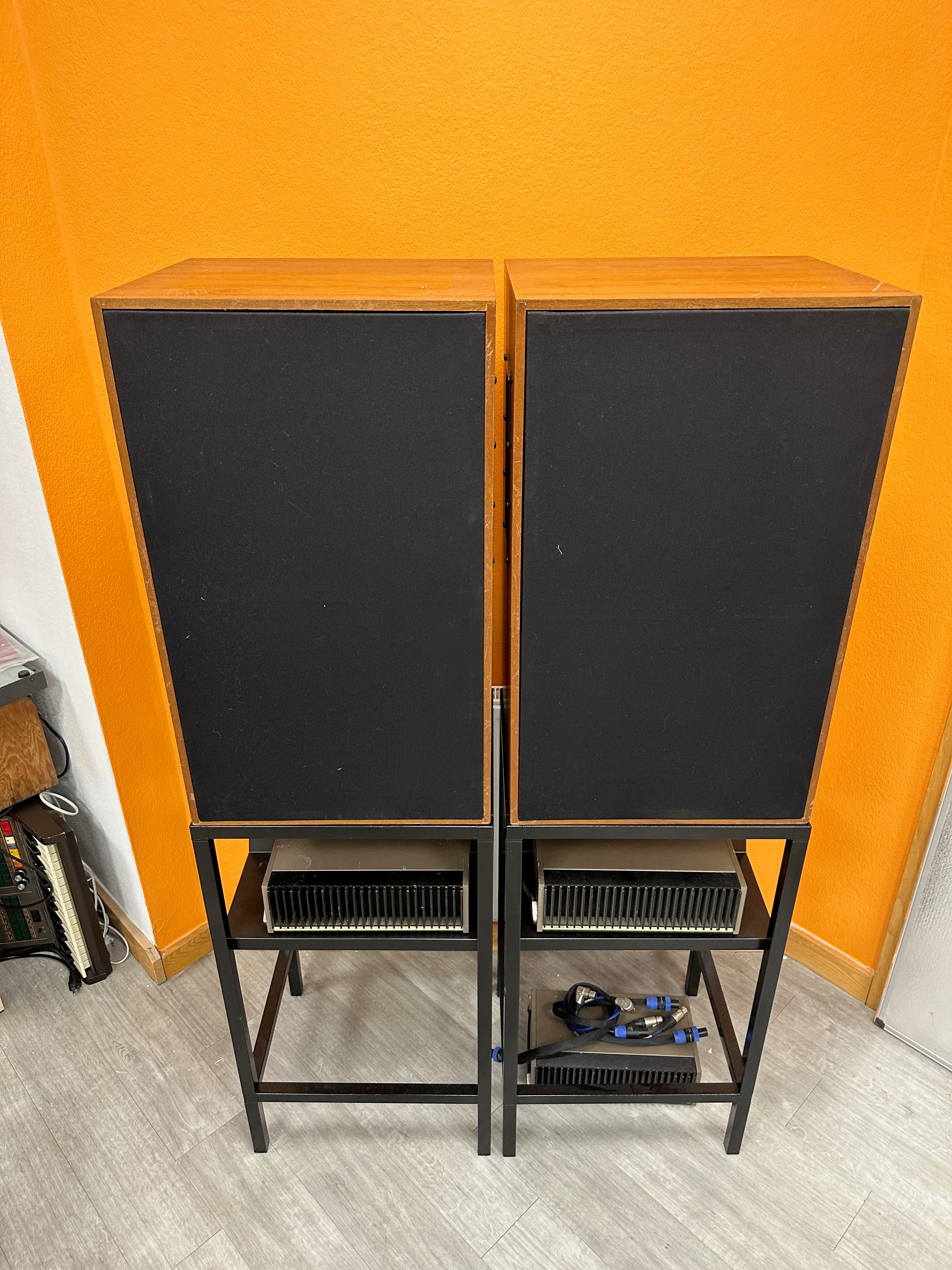 Rogers LS 5/8 Monitors, Stands & 3 Quad 405 Amps - Image 5
