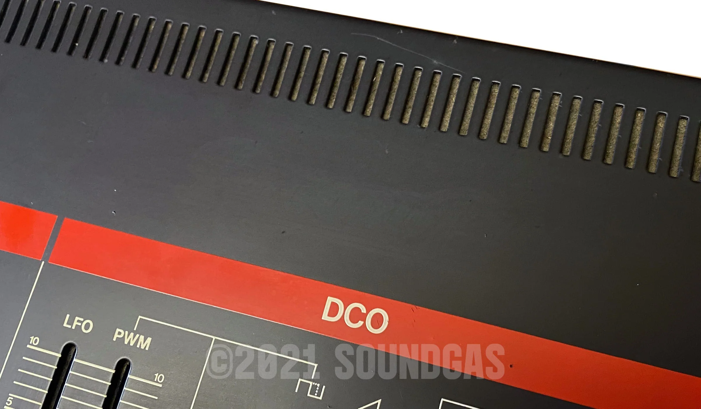 Roland Juno-6 - Image 13