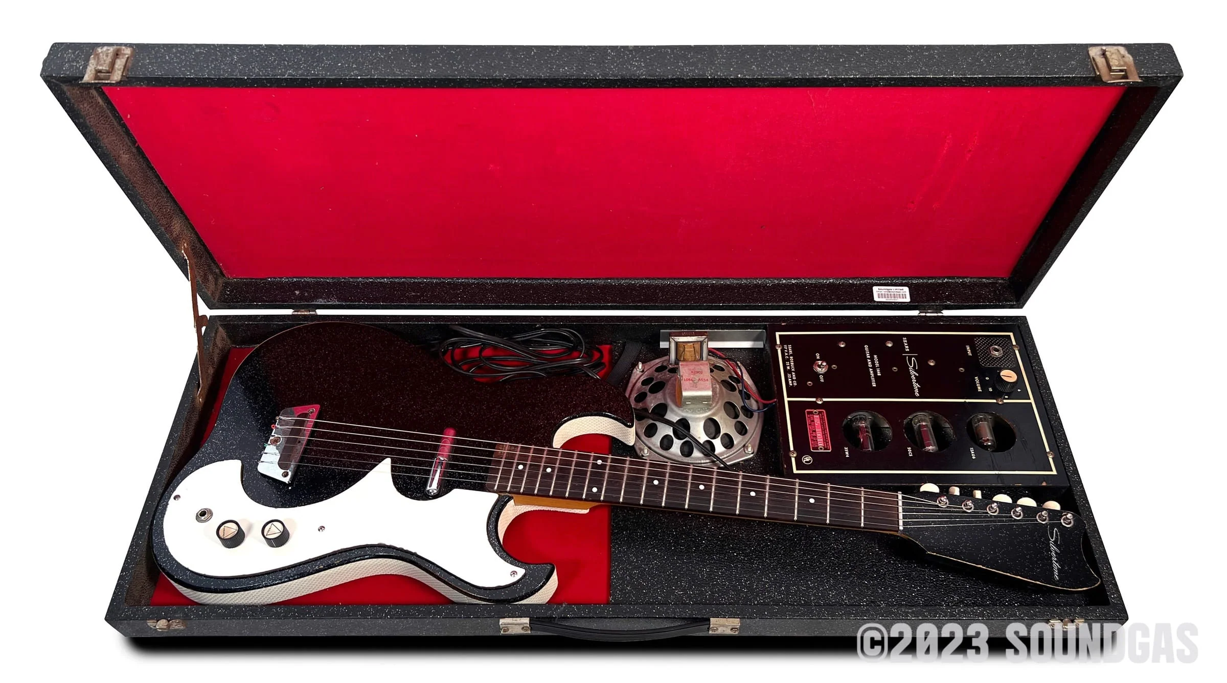 Silvertone 1448 Amp In Case Guitar c1965 - Image 15