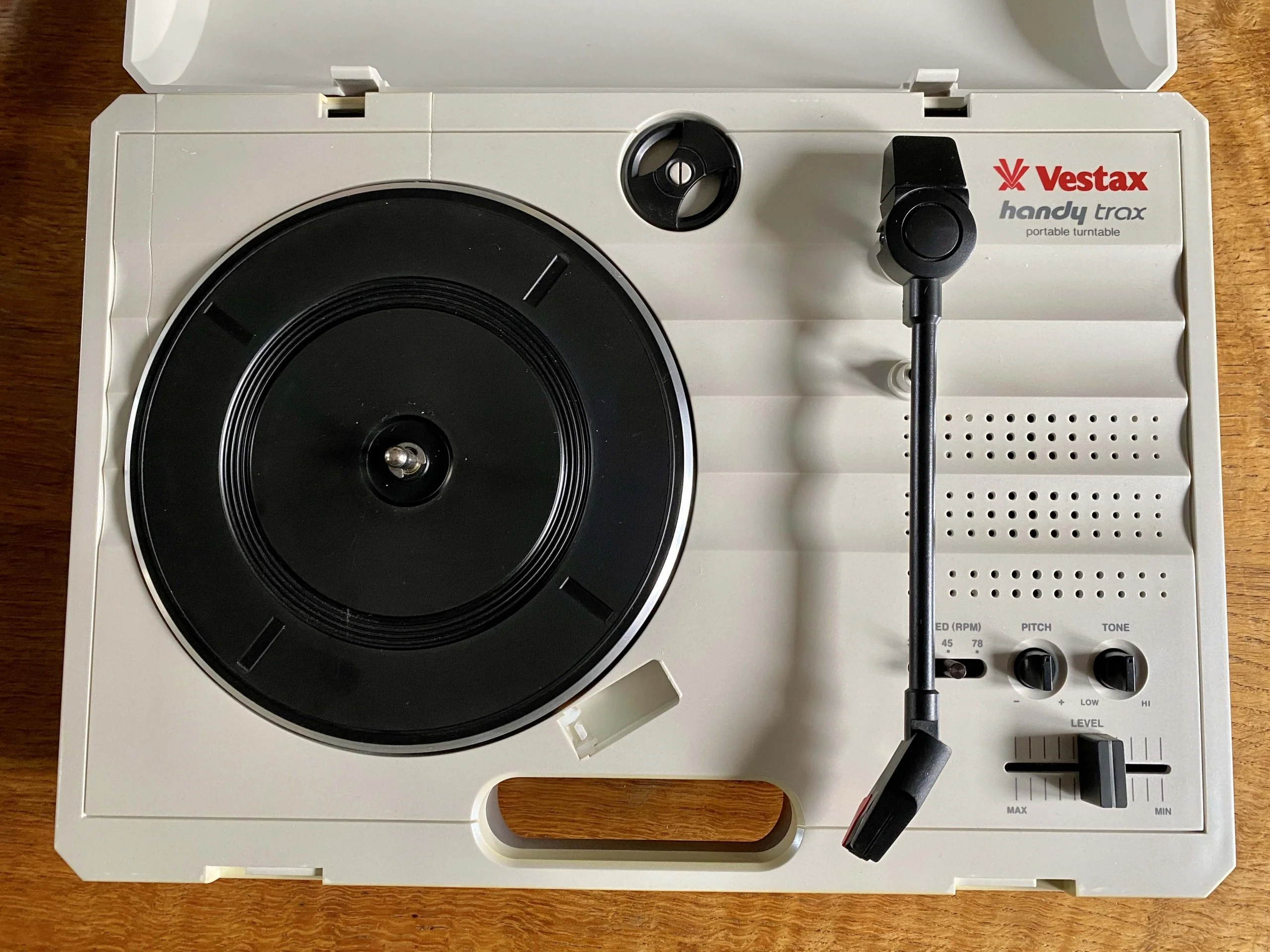 Toy Store: Vestax Handy Trax Portable Turntable - Image 3