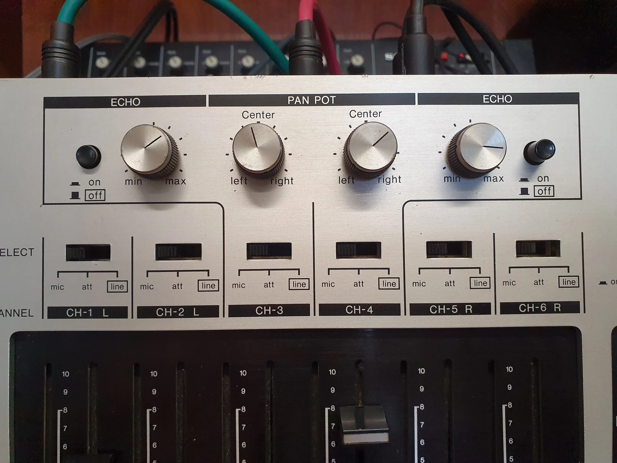 Victor MI-60 Stereo 6-Channel Mic Mixer - Image 3